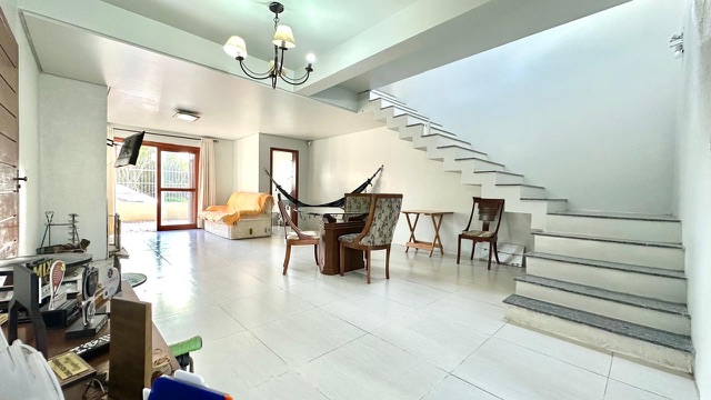 Casa 3 quartos e 2 banheiros, à venda, no bairro Laranjal em Pelotas