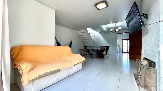 Casa 3 quartos e 2 banheiros, à venda, no bairro Laranjal em Pelotas