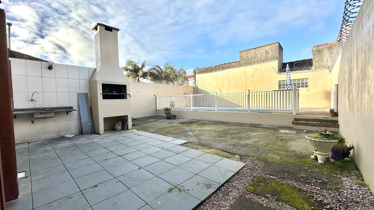 Casa à venda no Laranjal, Pelotas - com 160 m², 3 quartos, lareira e amplo pátio com churrasqueira. - 15
