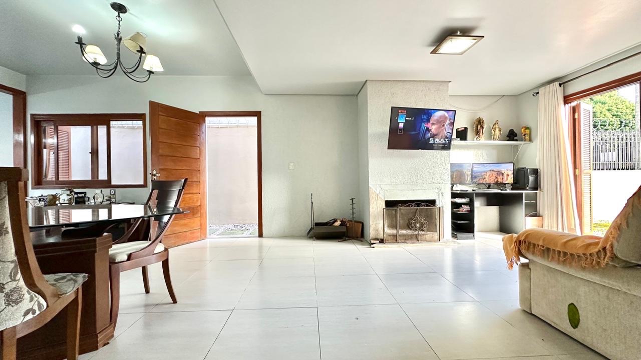 Casa à venda no Laranjal, Pelotas - com 160 m², 3 quartos, lareira e amplo pátio com churrasqueira. - 9