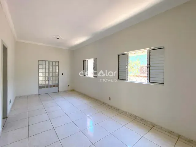 Casa com 360m² 3 quartos e 2 banheiros, para alugar, no bairro Renascença em Belo Horizonte