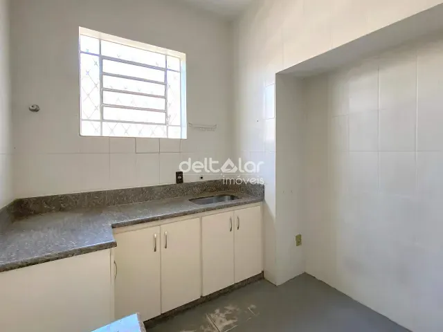 Casa com 360m² 3 quartos e 2 banheiros, para alugar, no bairro Renascença em Belo Horizonte