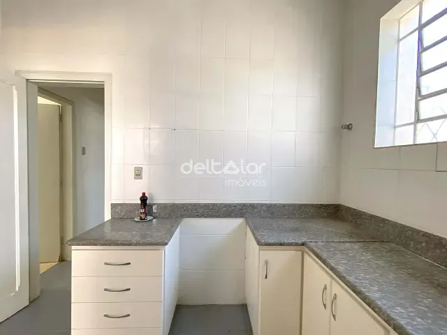 Casa com 360m² 3 quartos e 2 banheiros, para alugar, no bairro Renascença em Belo Horizonte