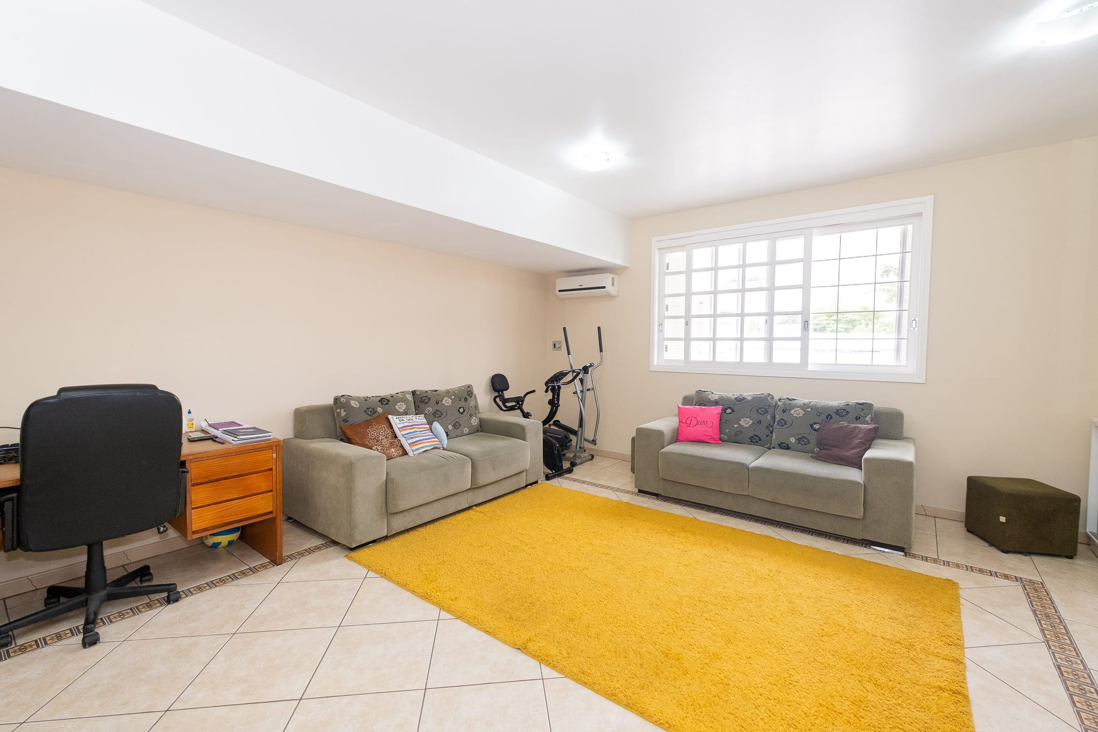 Casa à venda no Areal, Pelotas - com 310 m², 4 quartos (sendo 1 suíte), móveis planejados, lareira e amplo espaço gourmet com churrasqueira e piscina. - 11