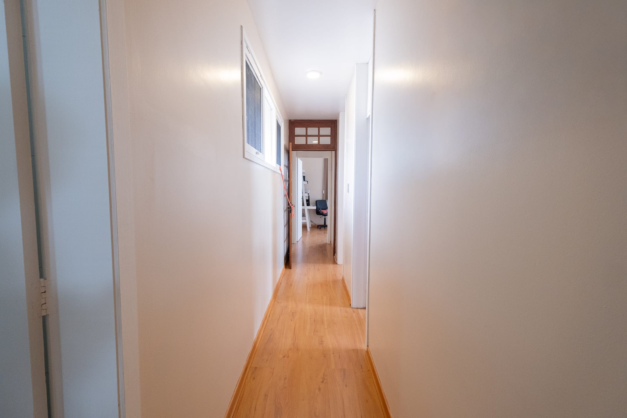 Casa à venda no Areal, Pelotas - com 310 m², 4 quartos (sendo 1 suíte), móveis planejados, lareira e amplo espaço gourmet com churrasqueira e piscina. - 13
