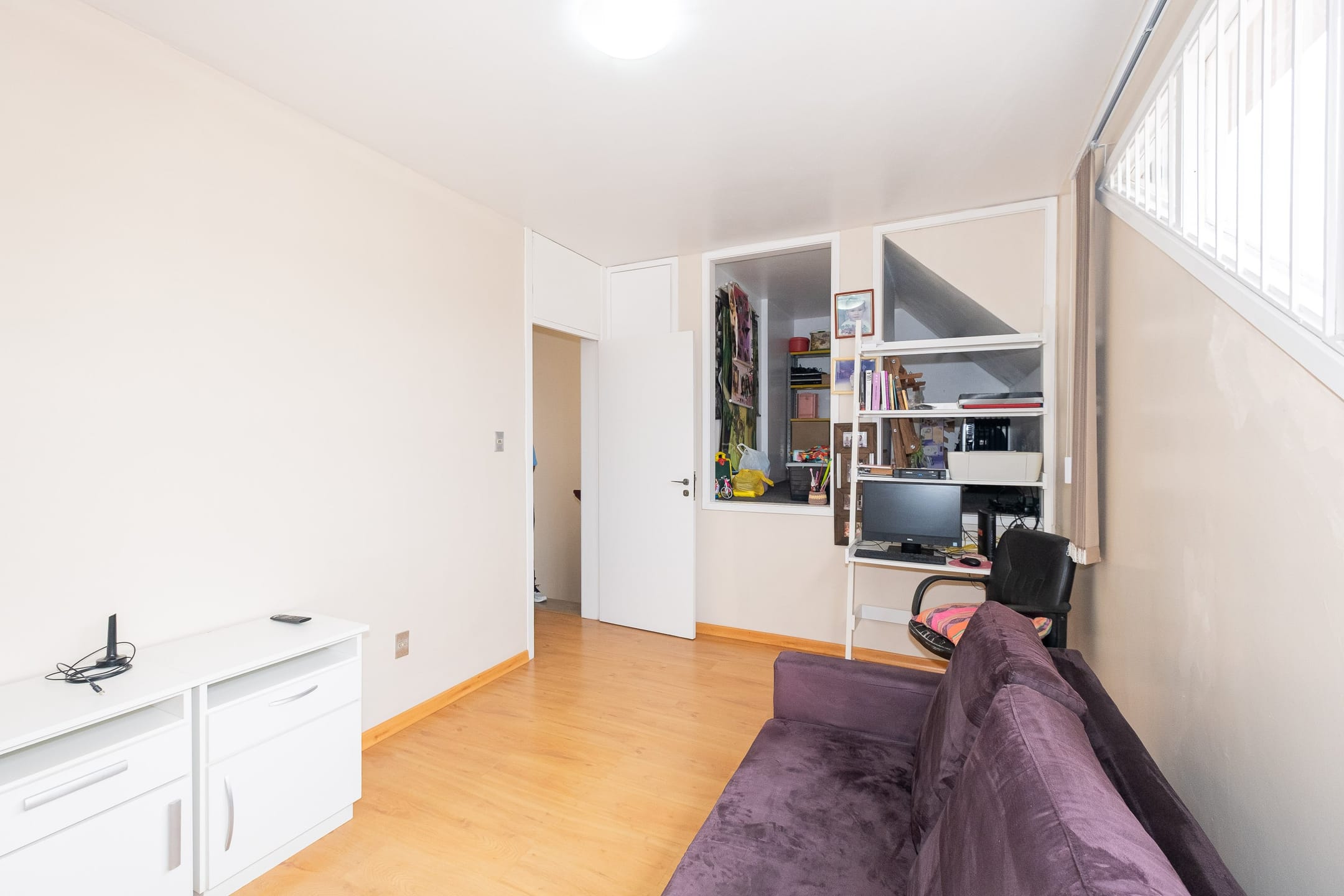 Casa à venda no Areal, Pelotas - com 310 m², 4 quartos (sendo 1 suíte), móveis planejados, lareira e amplo espaço gourmet com churrasqueira e piscina. - 15