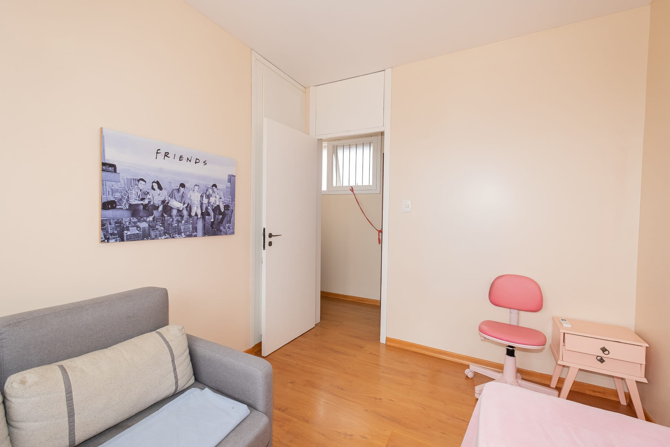 Casa à venda no Areal, Pelotas - com 310 m², 4 quartos (sendo 1 suíte), móveis planejados, lareira e amplo espaço gourmet com churrasqueira e piscina. - 17