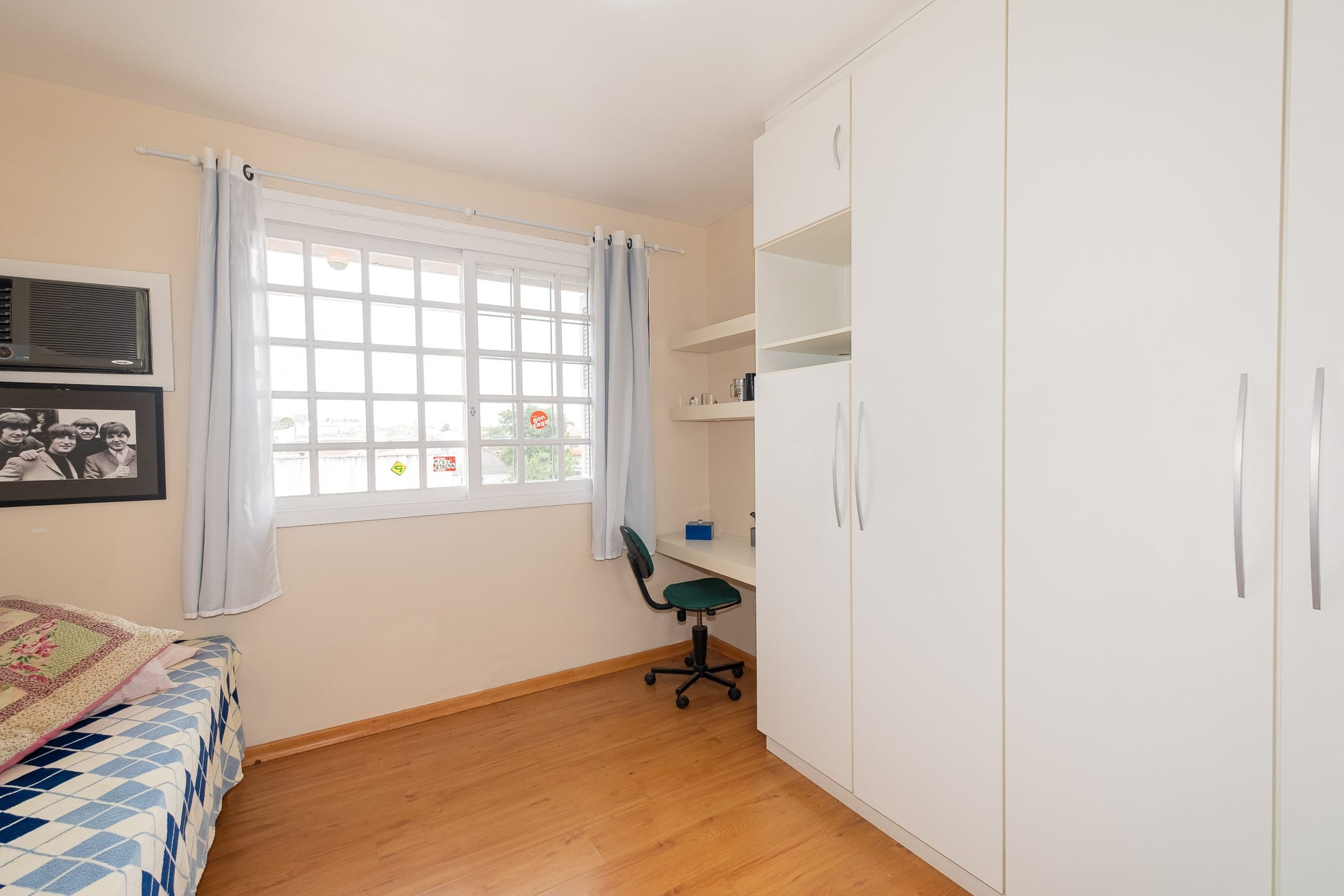 Casa à venda no Areal, Pelotas - com 310 m², 4 quartos (sendo 1 suíte), móveis planejados, lareira e amplo espaço gourmet com churrasqueira e piscina. - 18
