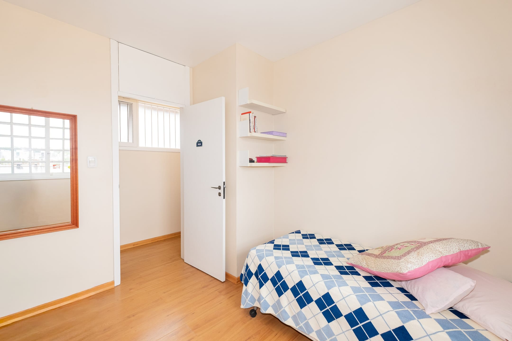 Casa à venda no Areal, Pelotas - com 310 m², 4 quartos (sendo 1 suíte), móveis planejados, lareira e amplo espaço gourmet com churrasqueira e piscina. - 19