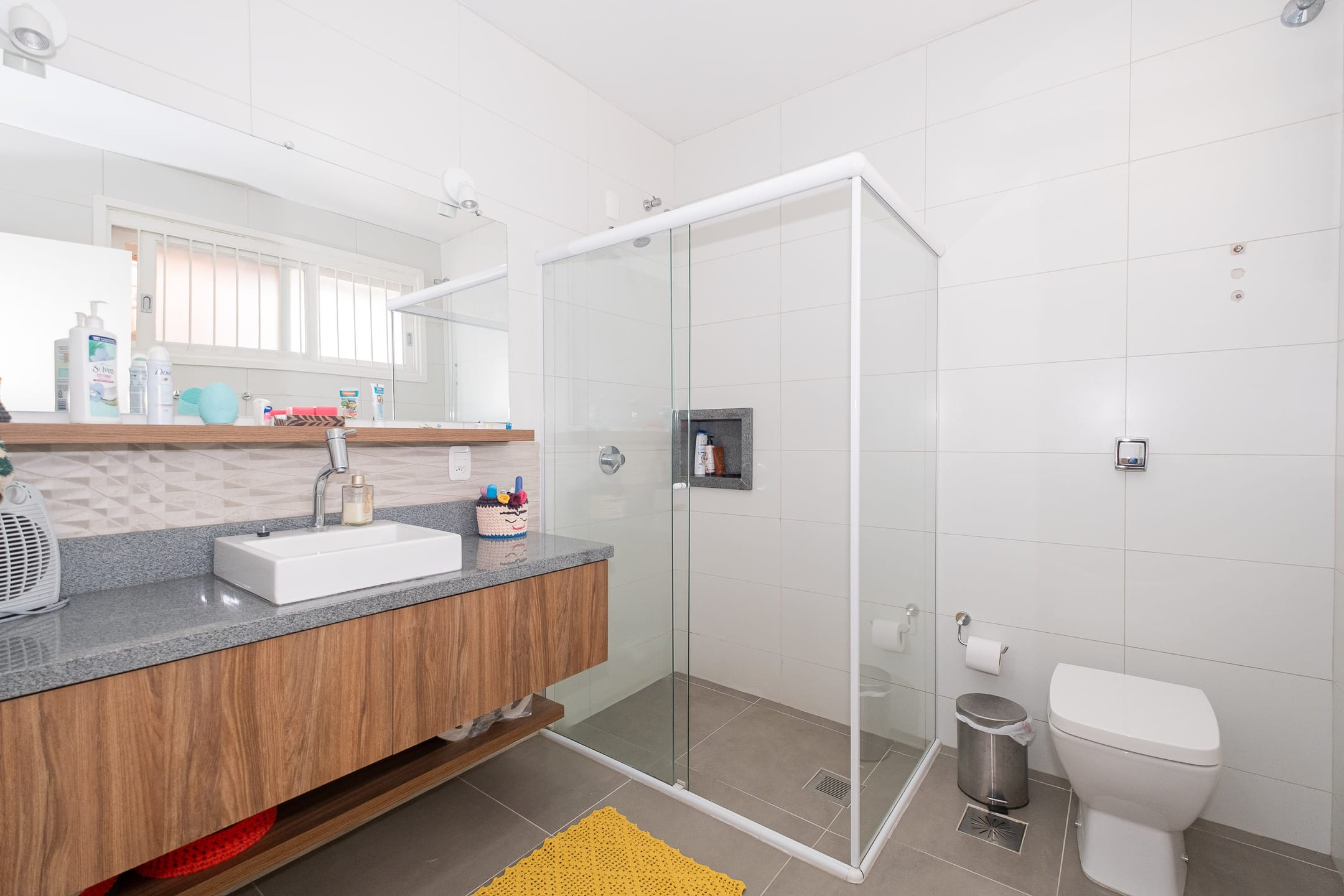 Casa à venda no Areal, Pelotas - com 310 m², 4 quartos (sendo 1 suíte), móveis planejados, lareira e amplo espaço gourmet com churrasqueira e piscina. - 20