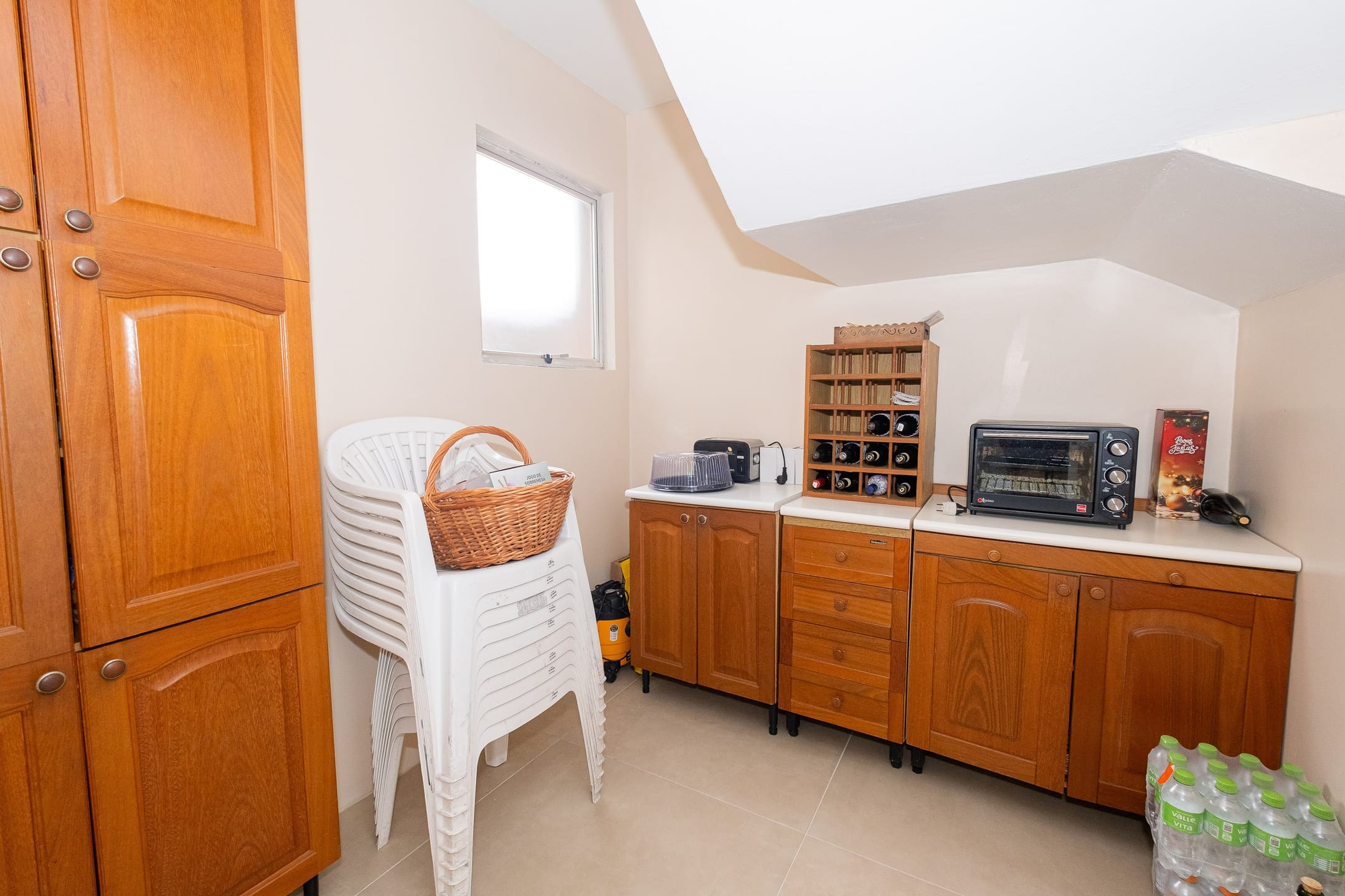 Casa à venda no Areal, Pelotas - com 310 m², 4 quartos (sendo 1 suíte), móveis planejados, lareira e amplo espaço gourmet com churrasqueira e piscina. - 28