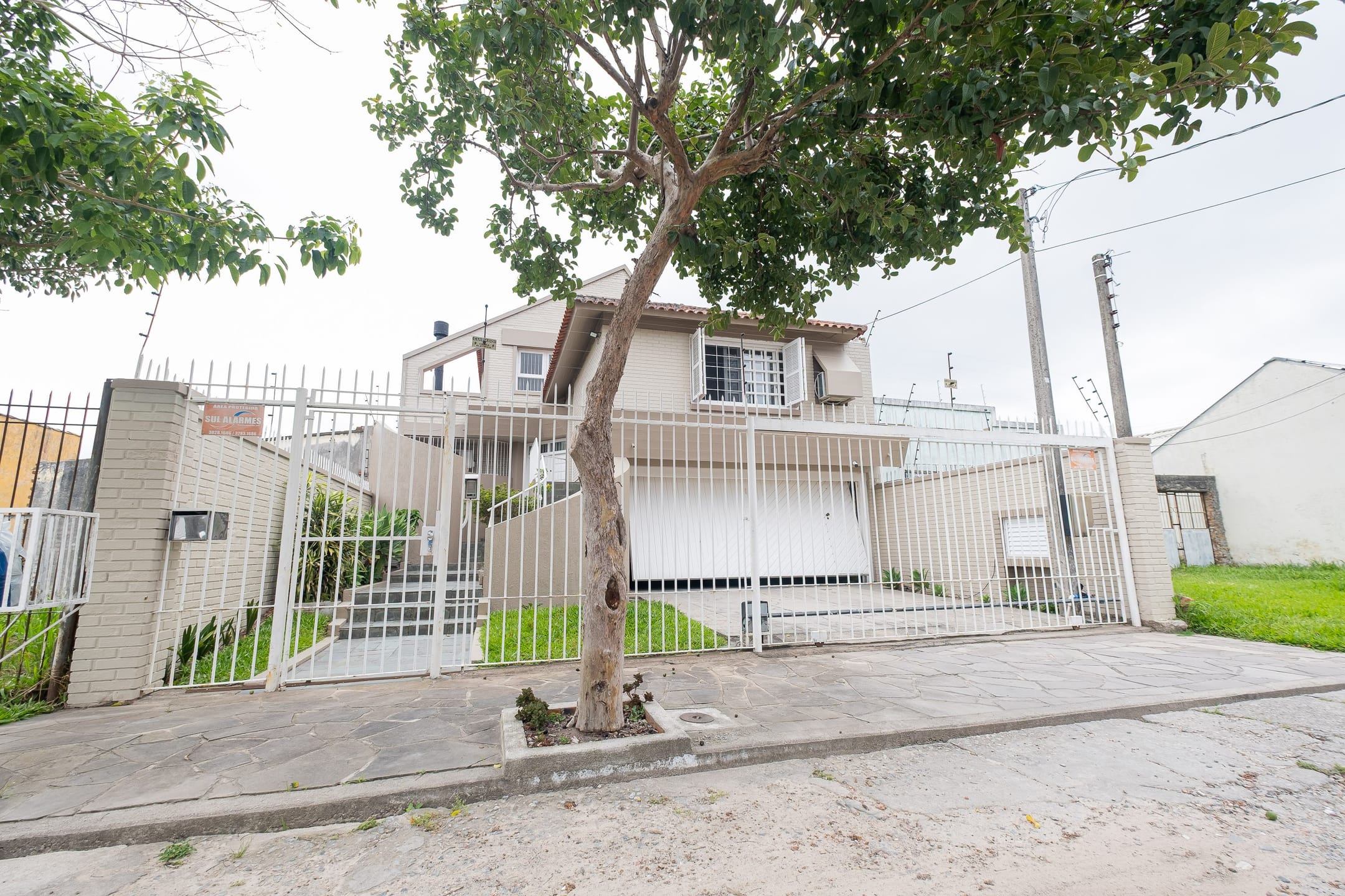 Casa à venda no Areal, Pelotas - com 310 m², 4 quartos (sendo 1 suíte), móveis planejados, lareira e amplo espaço gourmet com churrasqueira e piscina. - 35