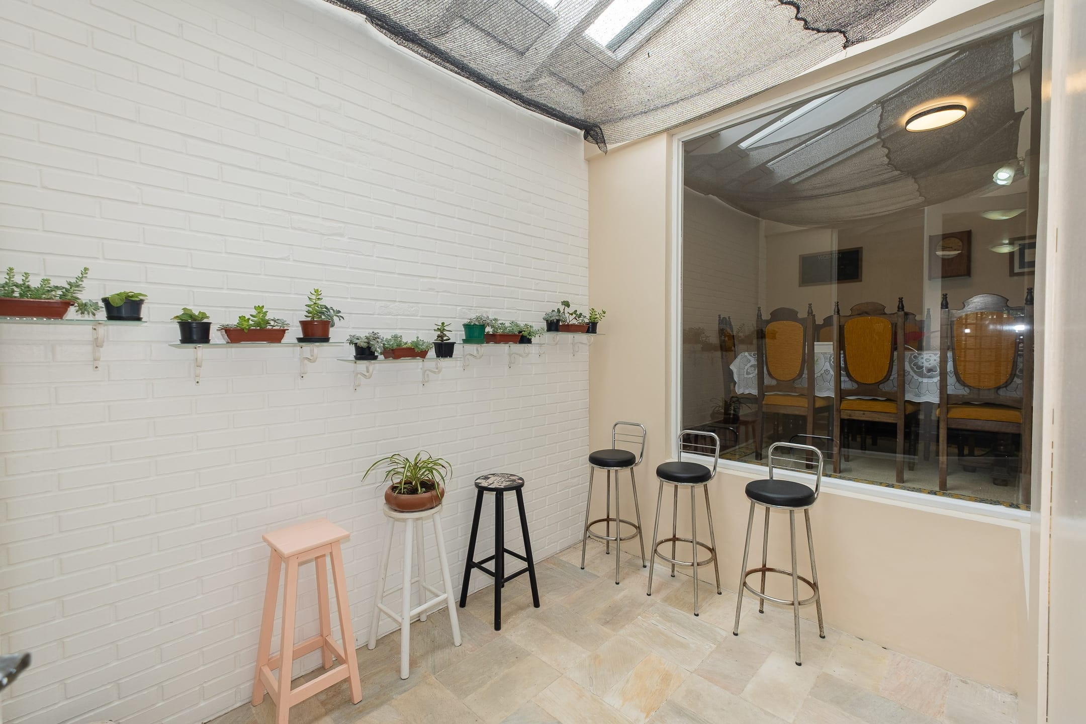 Casa à venda no Areal, Pelotas - com 310 m², 4 quartos (sendo 1 suíte), móveis planejados, lareira e amplo espaço gourmet com churrasqueira e piscina. - 6