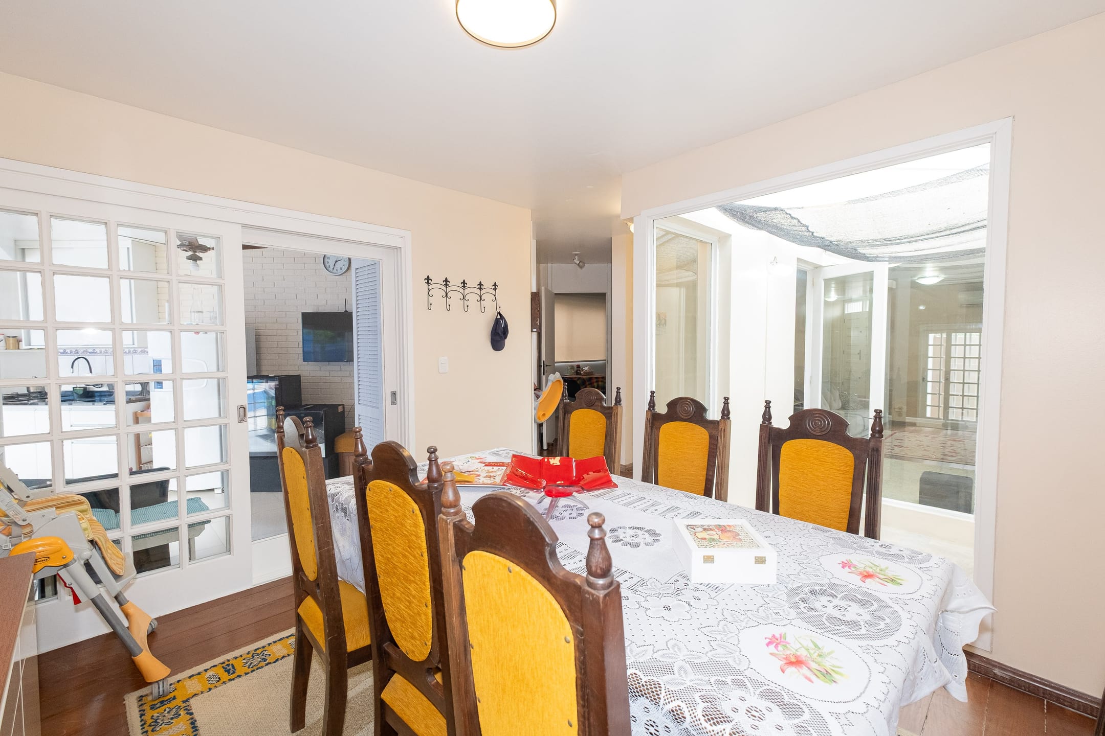 Casa à venda no Areal, Pelotas - com 310 m², 4 quartos (sendo 1 suíte), móveis planejados, lareira e amplo espaço gourmet com churrasqueira e piscina. - 8