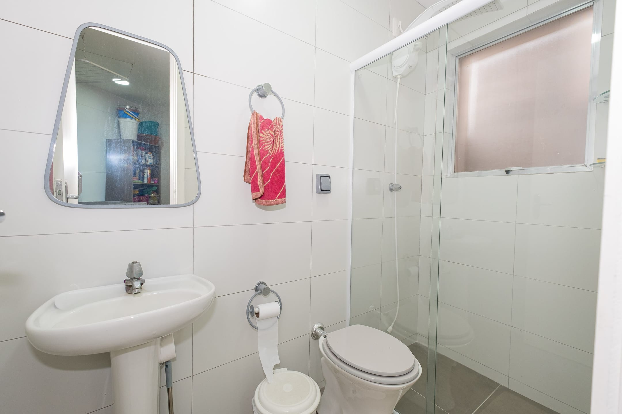 Casa à venda no Areal, Pelotas - com 310 m², 4 quartos (sendo 1 suíte), móveis planejados, lareira e amplo espaço gourmet com churrasqueira e piscina. - 9