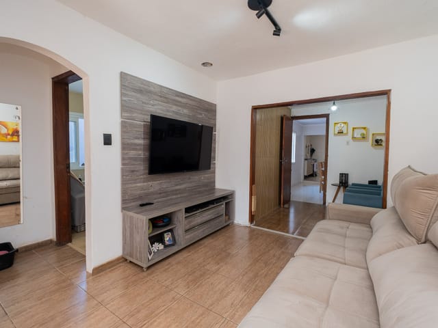 Casa com 360m² 4 quartos e 4 banheiros, à venda, no bairro Areal em Pelotas