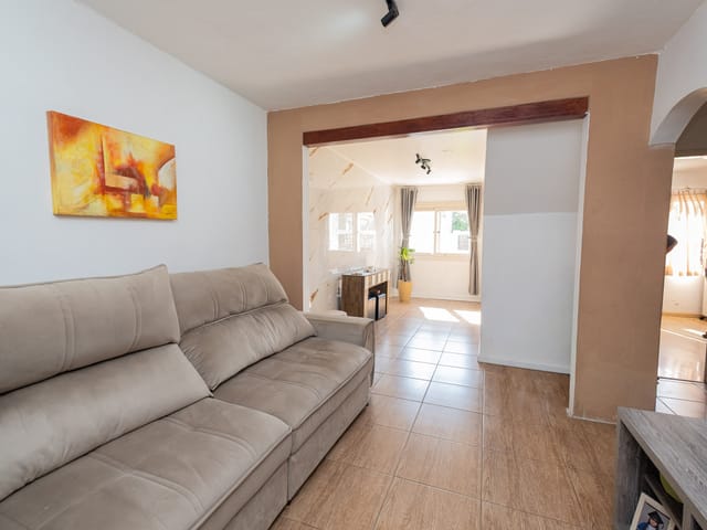 Casa com 360m² 4 quartos e 4 banheiros, à venda, no bairro Areal em Pelotas