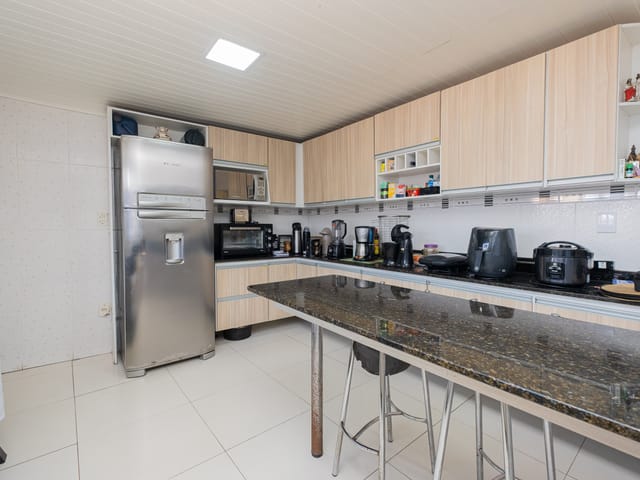 Casa com 360m² 4 quartos e 4 banheiros, à venda, no bairro Areal em Pelotas