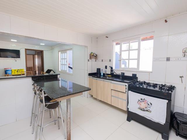 Casa com 360m² 4 quartos e 4 banheiros, à venda, no bairro Areal em Pelotas