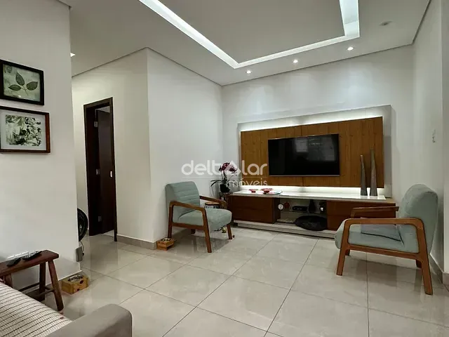 Casa 3 quartos e 2 banheiros, à venda, no bairro Santa Mônica em Belo Horizonte