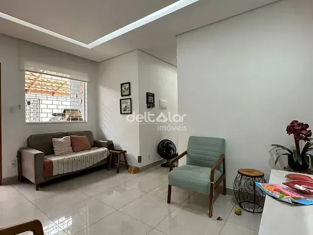 Casa 3 quartos e 2 banheiros, à venda, no bairro Santa Mônica em Belo Horizonte