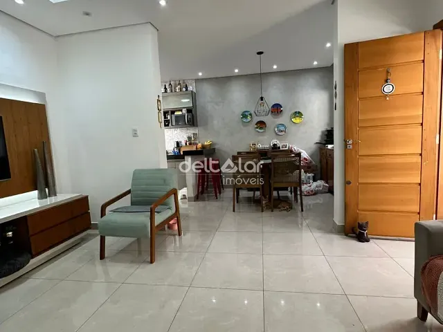 Casa 3 quartos e 2 banheiros, à venda, no bairro Santa Mônica em Belo Horizonte