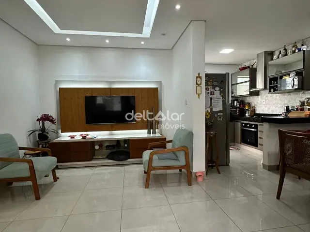 Casa 3 quartos e 2 banheiros, à venda, no bairro Santa Mônica em Belo Horizonte