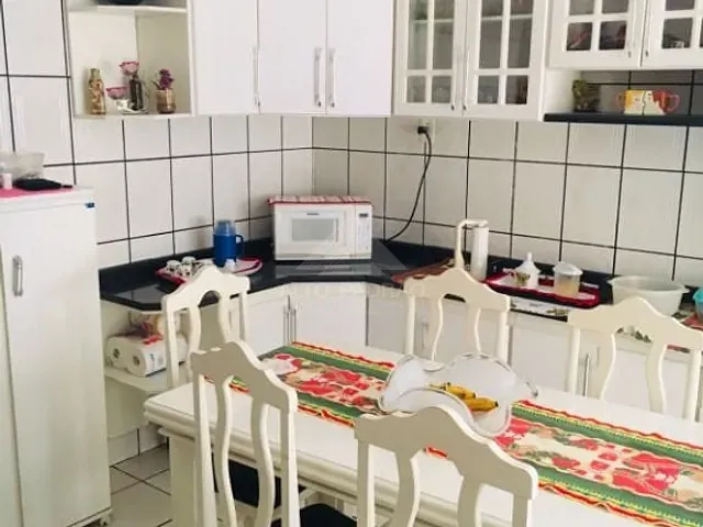 Casa com 250m² 2 quartos e 1 banheiro, à venda, no bairro Vila Assis Brasil em Mauá
