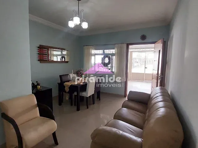 Casa com 250m² 3 quartos e 2 banheiros, à venda, no bairro Jardim das Indústrias em São José dos Campos
