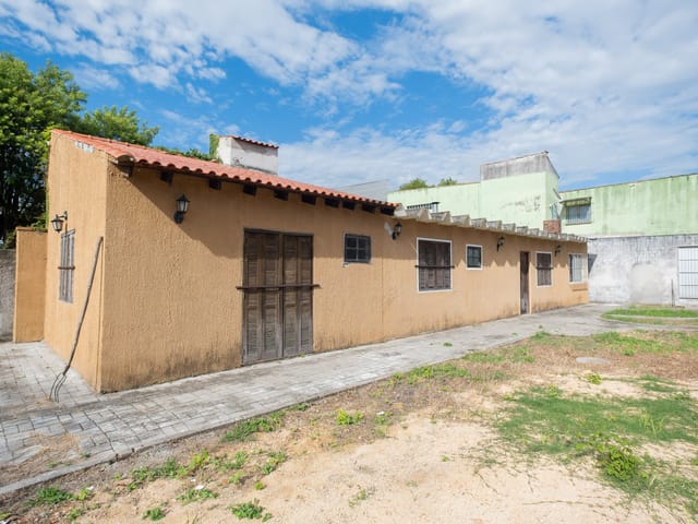 Casa com 1000m² 2 quartos e 2 banheiros, à venda, no bairro Laranjal em Pelotas
