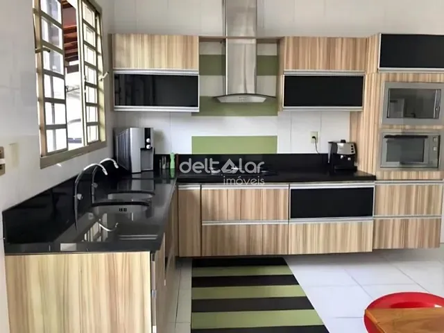 Casa com 384m² 4 quartos e 3 banheiros, à venda, no bairro São João Batista (Venda Nova) em Belo Horizonte