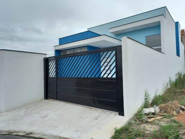 Casa 3 quartos e 2 banheiros, à venda, no bairro Res. Santa Clara em Pindamonhangaba