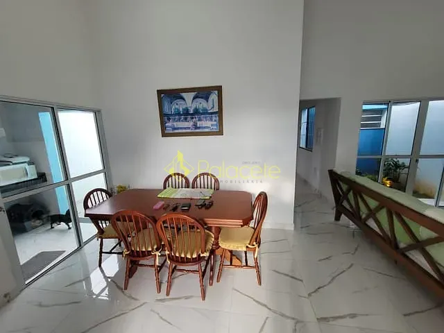 Casa 3 quartos e 2 banheiros, à venda, no bairro Res. Santa Clara em Pindamonhangaba