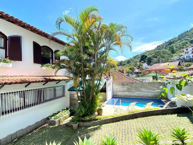 Casa com 330m² 4 quartos e 1 banheiro, à venda, no bairro Bingen em Petrópolis
