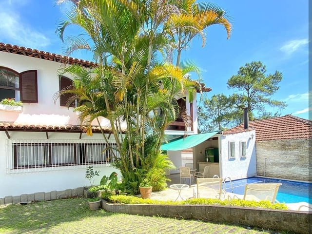 Casa com 330m² 4 quartos e 1 banheiro, à venda, no bairro Bingen em Petrópolis