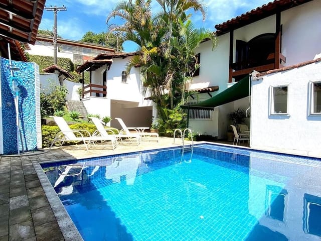 Casa com 330m² 4 quartos e 1 banheiro, à venda, no bairro Bingen em Petrópolis