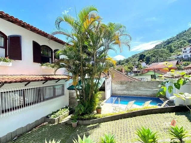Casa com 330m² 4 quartos e 1 banheiro, à venda, no bairro Bingen em Petrópolis