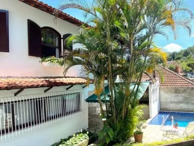 Casa com 330m² 4 quartos e 1 banheiro, à venda, no bairro Bingen em Petrópolis