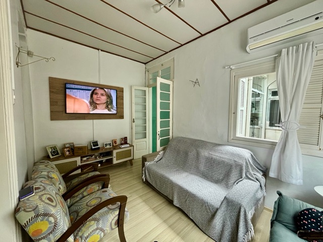 Casa 2 quartos e 2 banheiros, à venda, no bairro Centro em Pelotas