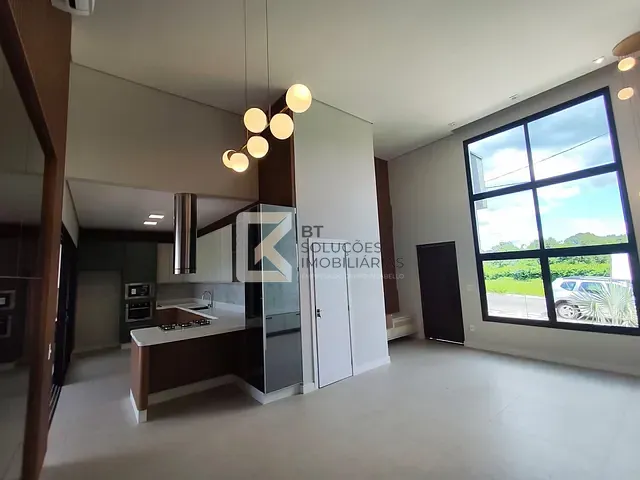 Casa com 250m² 3 quartos e 4 banheiros, à venda, no bairro Itaici em Indaiatuba