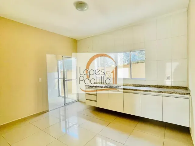 Casa com 160m² 3 quartos e 3 banheiros, para alugar, no bairro Jardim dos Pinheiros em Atibaia