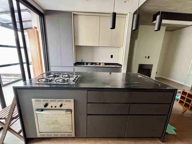 Casa com 150m² 1 quarto e 1 banheiro, à venda, no bairro Laranjal em Pelotas