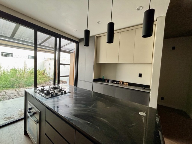 Casa com 150m² 1 quarto e 1 banheiro, à venda, no bairro Laranjal em Pelotas