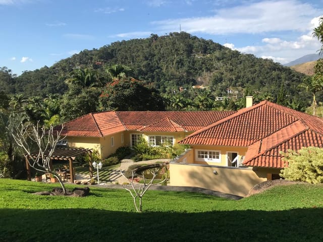 Casa com 7301m² 4 quartos e 1 banheiro, à venda, no bairro Itaipava em Petrópolis