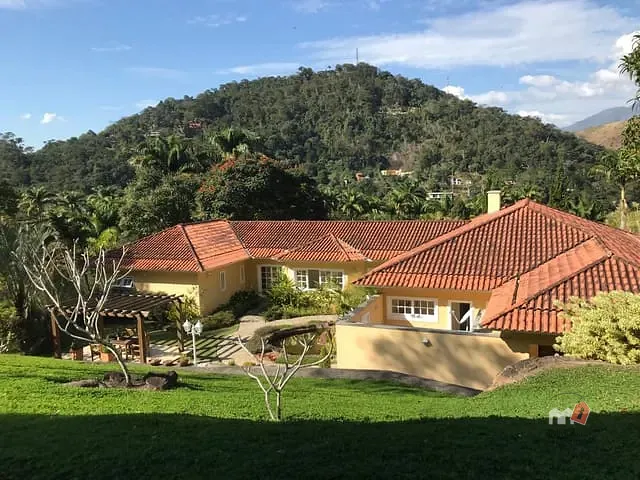 Casa com 7301m² 4 quartos e 1 banheiro, à venda, no bairro Itaipava em Petrópolis