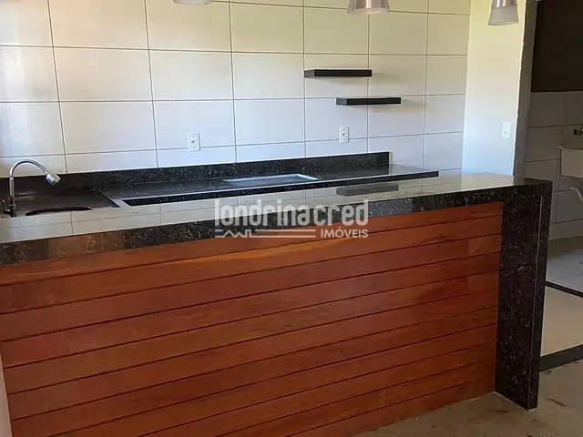 Casa com 200m², à venda, no bairro Aquilles Sthengel em Londrina