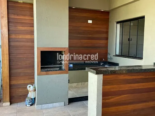 Casa com 200m², à venda, no bairro Aquilles Sthengel em Londrina