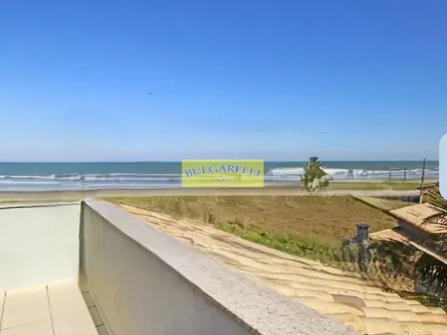 Casa com 700m² 6 quartos e 8 banheiros, à venda, no bairro Estância Balneária Maria Helena Novaes em Peruíbe