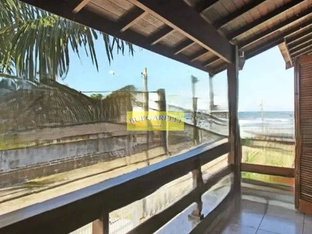 Casa com 700m² 6 quartos e 8 banheiros, à venda, no bairro Estância Balneária Maria Helena Novaes em Peruíbe