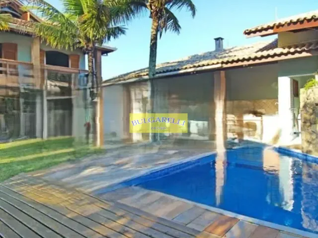 Casa com 700m² 6 quartos e 8 banheiros, à venda, no bairro Estância Balneária Maria Helena Novaes em Peruíbe